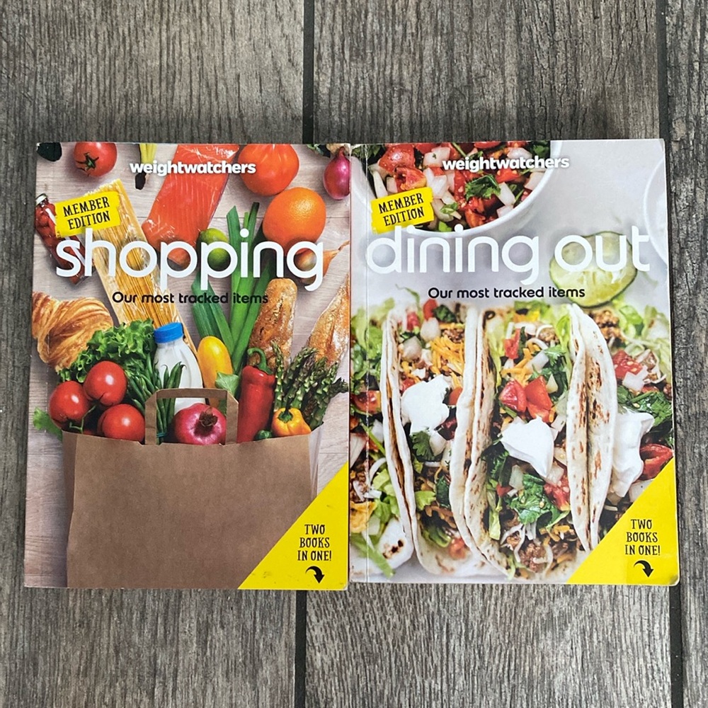 2017 Weight Watchers Dining Out and Shopping Guide 2-In-1 Book